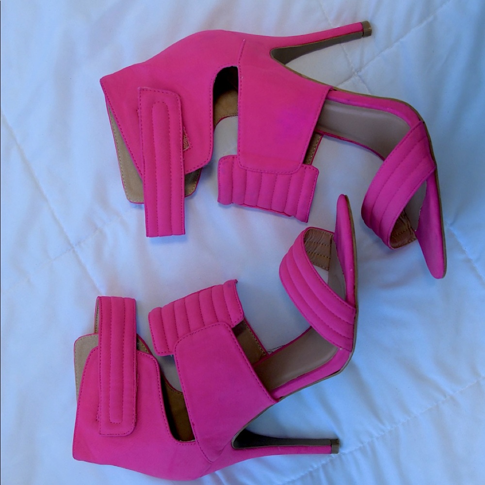Size 10 hot pink stiletto heal sandal.
